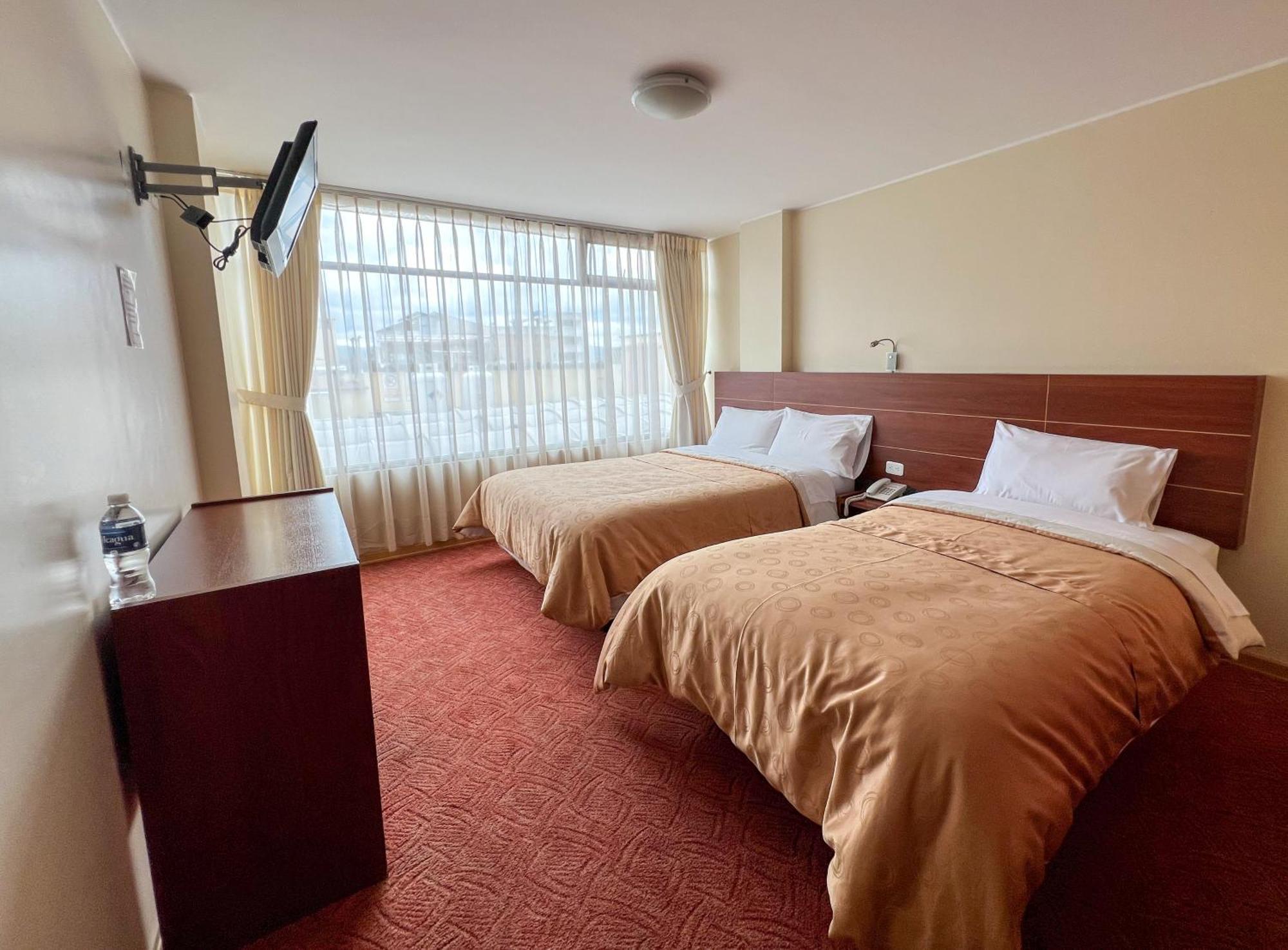 Hotel Flor De Los Andes Tulcán Kültér fotó