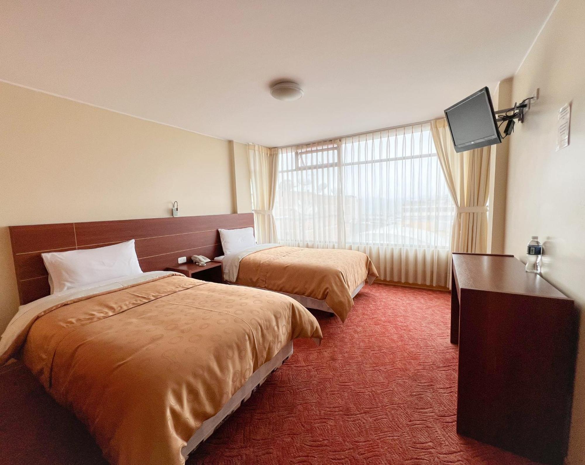 Hotel Flor De Los Andes Tulcán Kültér fotó