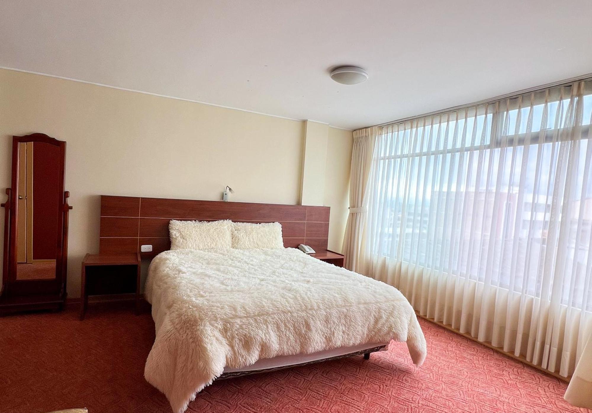 Hotel Flor De Los Andes Tulcán Kültér fotó
